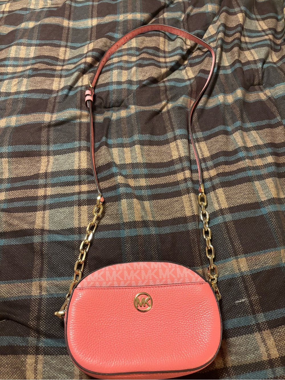 Like New Michael Kors Tea Rose Leather Crossbody with Gold Chain and Tags